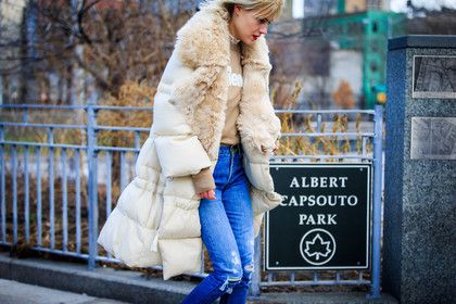 atmosphere details, AUTUMN WINTER 2016-2017, AW 16-17, beige coat, blue denim, brown bag, camel bag, denim pants, detail, fashion week, frenchystyle, fur collar, FW, FW 16-17, horizontal, jeans, jonathan paciullo, leather bag, linda tol, NEW YORK, NYFW, ripped pants, street style, trousers, woman