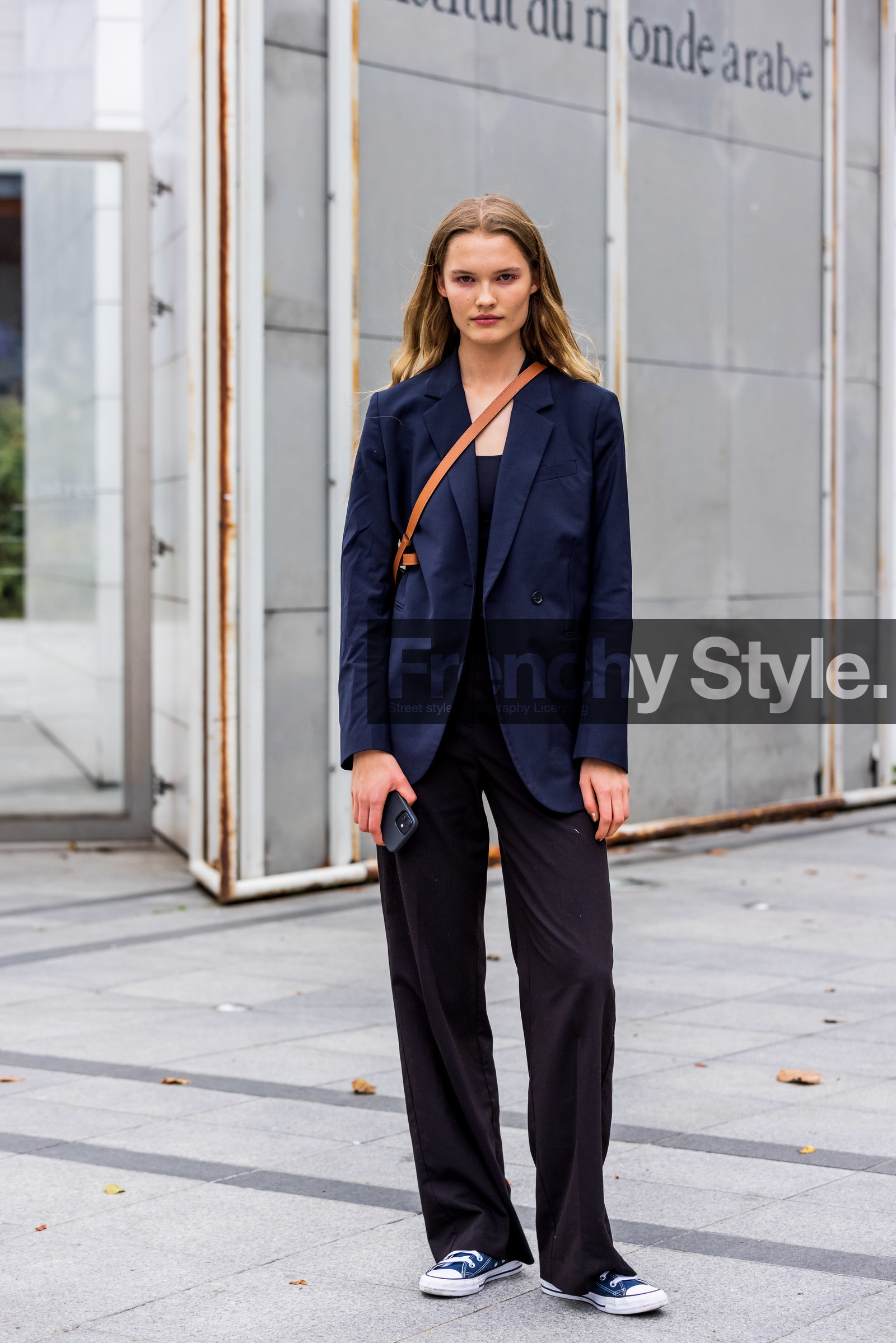 black pants, blazer, blue converse, converse, fluid pants, large pants, navy blazer, pants, fashion week, frenchystyle, FW, jonathan paciullo, street style, PFW, PARIS, SPRING SUMMER 2022, SS 22, vertical, full length