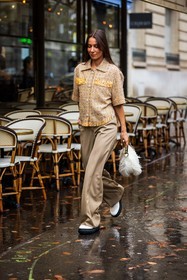 Alice Barbier, bag, beige pants, beige shirt, flare pants, fluid pants, fringes, lanvin bag, pants, printed shirt, shirt, white bag, white boots, yellow shirt, fashion week, frenchystyle, FW, jonathan paciullo, street style, PFW, PARIS, SPRING SUMMER 2022, SS 22, vertical, full length