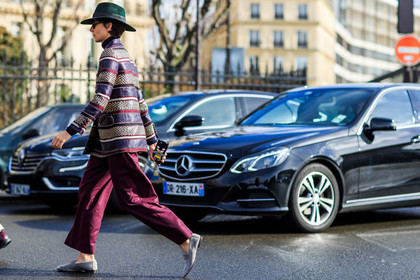atmosphere details, AUTUMN WINTER 2016-2017, AW 16-17, blazer, FALL WINTER 2016-2017, fashion week, fedora, frenchystyle, full length, FW, FW 16-17, graphic jacket, green hat, horizontal, jonathan paciullo, loafers, PARIS, PFW, printed jacket, purple jacket, red pants, street style, striped jacket, trousers