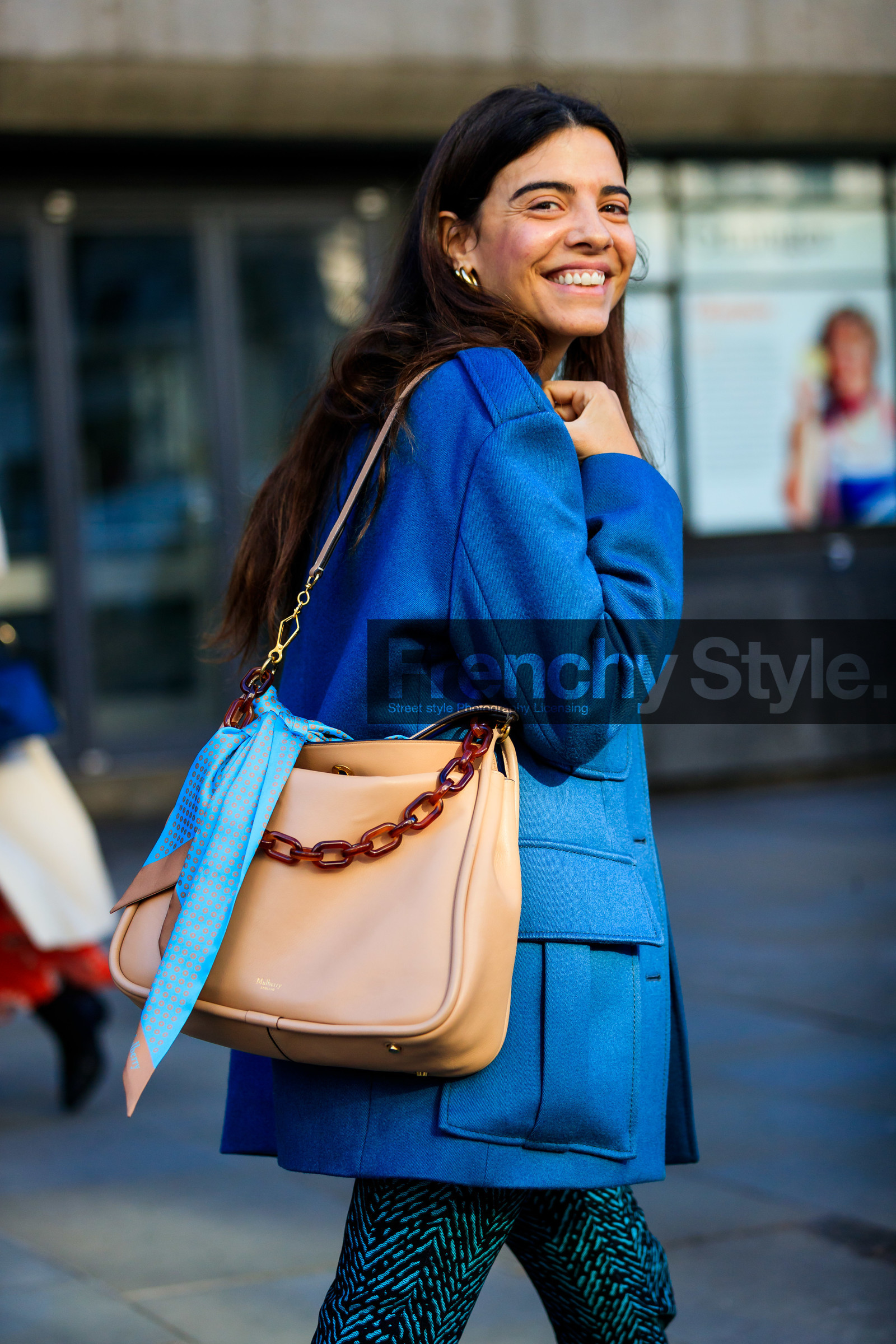 beige bag, blue jacket, blue pants, blue scarf, georgia tal, graphic pants, leather bag, printed pants, trousers, fashion week, frenchystyle, FW, jonathan paciullo, street style, LFW, LONDON, AUTUMN WINTER 2019-2020, AW 19-20, FW 19-20, FALL WINTER 2019-2020, vertical, atmosphere details, detail