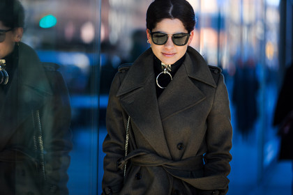 atmosphere details, AUTUMN WINTER 2016-2017, AW 16-17, black turtleneck, chocker, chok, choker, detail, fashion week, frenchystyle, FW, FW 16-17, green coat, horizontal, jonathan paciullo, kaki coat, Lainy Hedaya, necklace, NEW YORK, NYFW, overcoat, street style, sunglasses, woman