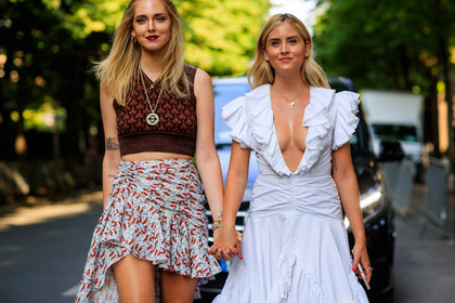 brown knit, chanel, crop top, graphic skirt, necklace, printed skirt, ruffled skirt, ruffles, sleeveless, white dress, fashion week, frenchystyle, FW, jonathan paciullo, street style, PFW, PARIS, horizontal, atmosphere details, detail, AUTUMN WINTER 2018-2019, FALL WINTER 2018-2019, FW 18-19, chiara ferragni, valentina ferragni