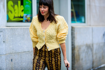 graphic pants, printed pants, trousers, yellow pants, yellow sweater, street style, jonathan paciullo, FW, frenchystyle, fashion week, NYFW, NEW YORK, SPRING SUMMER 2019, SS 19, atmosphere details, horizontal, detail