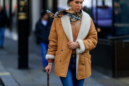 camel suede coat, beige leather shirt, tie and dye shirt, fur coat, blue jeans, golden earrings, round shape earrings, dangling earrings, printed scarf, light beige scarf, light blue scarf, multicolor scarf, fashion week, frenchystyle, FW, jonathan paciullo, street style, LFW, LONDON, AUTUMN WINTER 2020-2021, FALL WINTER 2020-2021, FW 20-21, horizontal, atmosphere details, detail