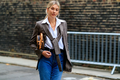 camille charriere, checked jacket, brown checked jacket, used jacket, white shirt, blue jeans, denim, fashion week, frenchystyle, FW, jonathan paciullo, street style, atmosphere details, horizontal, detail