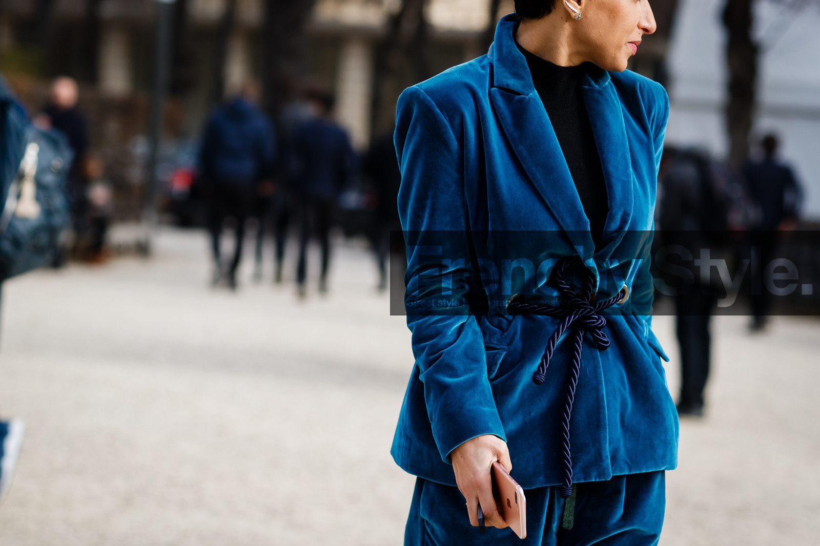 blazer, blue jacket, rope belt, velvet, fashion week, frenchystyle, FW, jonathan paciullo, street style, PFW, PARIS, SPRING SUMMER 2017, SS 17, HAUTE COUTURE, atmosphere details, detail, horizontal, deena aljuhani abdulaziz