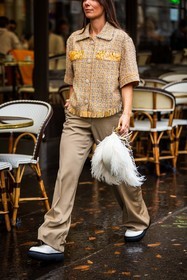 Alice Barbier, bag, beige pants, beige shirt, flare pants, fluid pants, fringes, lanvin bag, pants, printed shirt, shirt, white bag, white boots, yellow shirt, fashion week, frenchystyle, FW, jonathan paciullo, street style, PFW, PARIS, SPRING SUMMER 2022, SS 22, vertical, atmosphere details