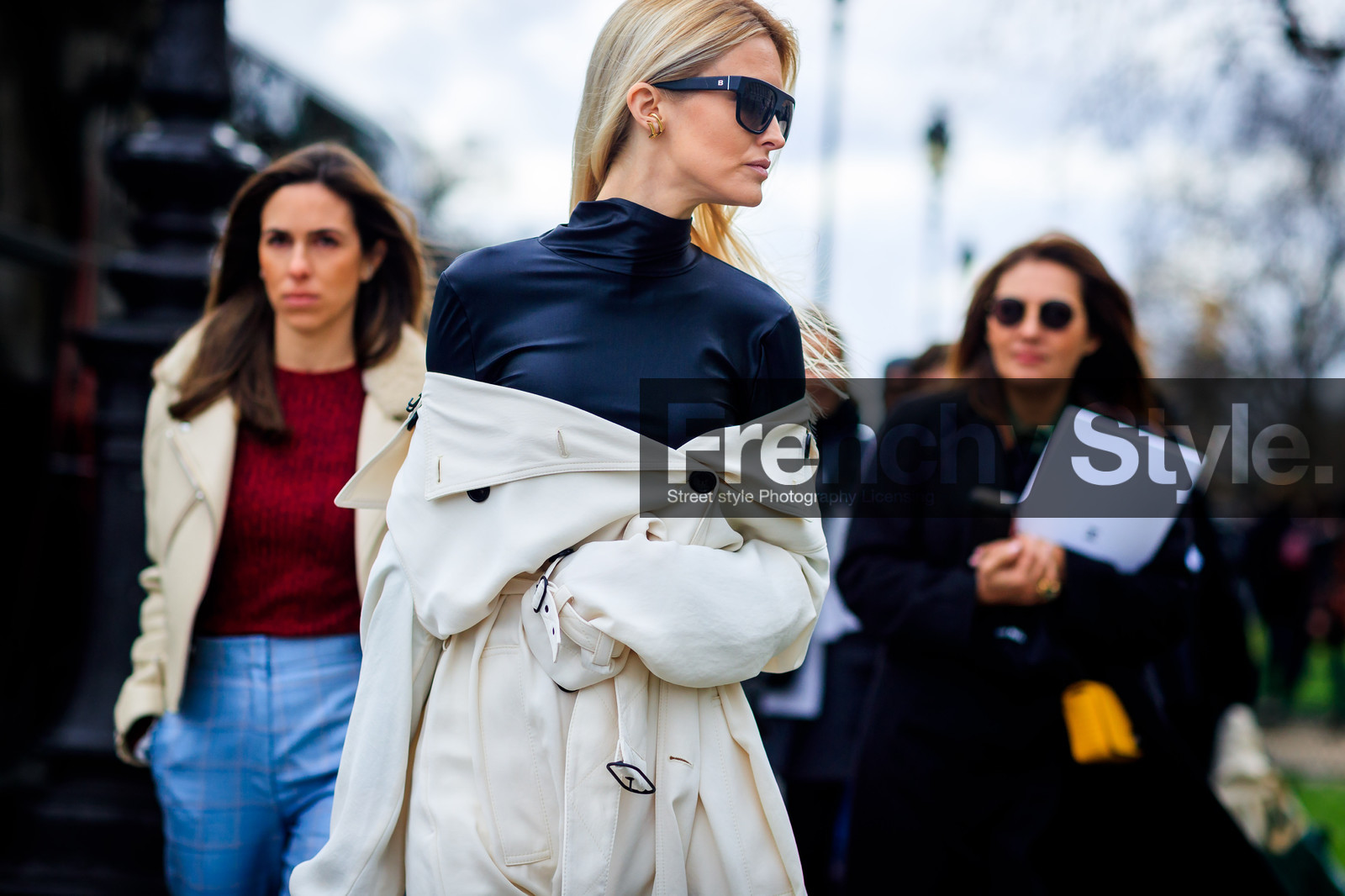 atmosphere details, AUTUMN WINTER 2017-2018, AW 17-18, black turtleneck, detail, earrings, FALL WINTER 2017-2018, fashion week, frenchystyle, FW, FW 17-18, horizontal, jonathan paciullo, kate davidson hudson, off the shoulder, PARIS, PFW, street style, sunglasses, white coat