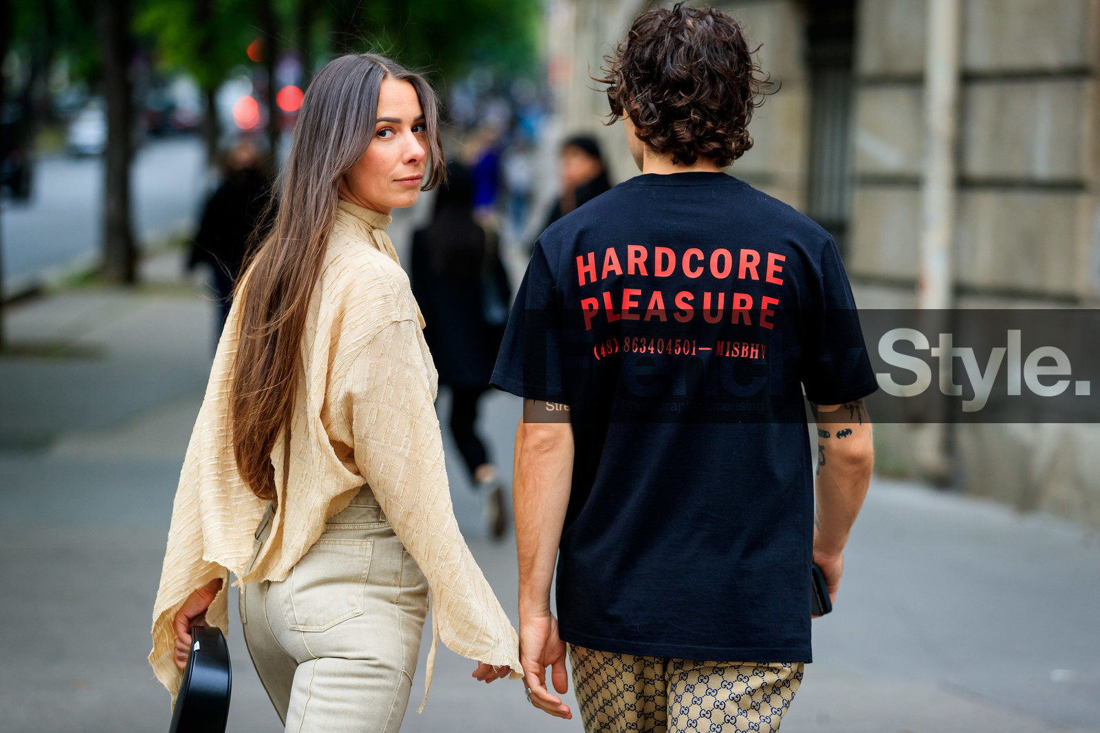 nude blouse, light beige blouse, beige blouse, cropped blouse, high collar blouse, high collar, high waist jeans, beige jeans, denim, striped blouse, back details, black t-shirt, letter printed t-shirt, red t-shirt, tatoo, tatoo detail, alice & j.s, alice barbier, JS roques, fashion week, frenchystyle, FW, jonathan paciullo, street style, PFW, PARIS, SPRING SUMMER 2022, SS 22, horizontal, atmosphere details, detail