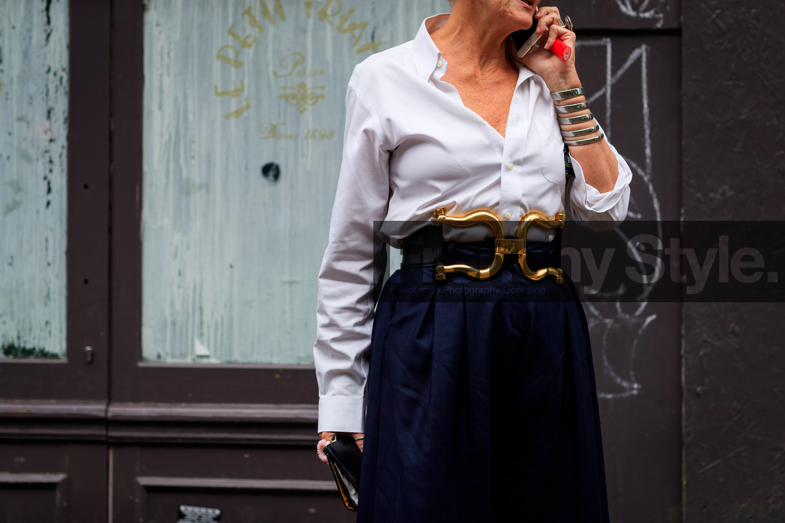 golden belt, navy skirt, white shirt, fashion week, frenchystyle, FW, jonathan paciullo, street style, PFW, PARIS, atmosphere details, horizontal, detail, AUTUMN WINTER 2018-2019, FALL WINTER 2018-2019, FW 18-19