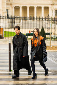 couple matching, black trenchcoat, black trousers, black boots, black leather jacket, dual toned jacker, loop earrings, black handbag, highknee boots, longhair, alice & j.s, alice barbier, JS roques, fashion week, frenchystyle, FW, jonathan paciullo, street style, AUTUMN WINTER 2022-2023, FALL WINTER 2022_2023, FW 22-23, PFW, PARIS, vertical, full length