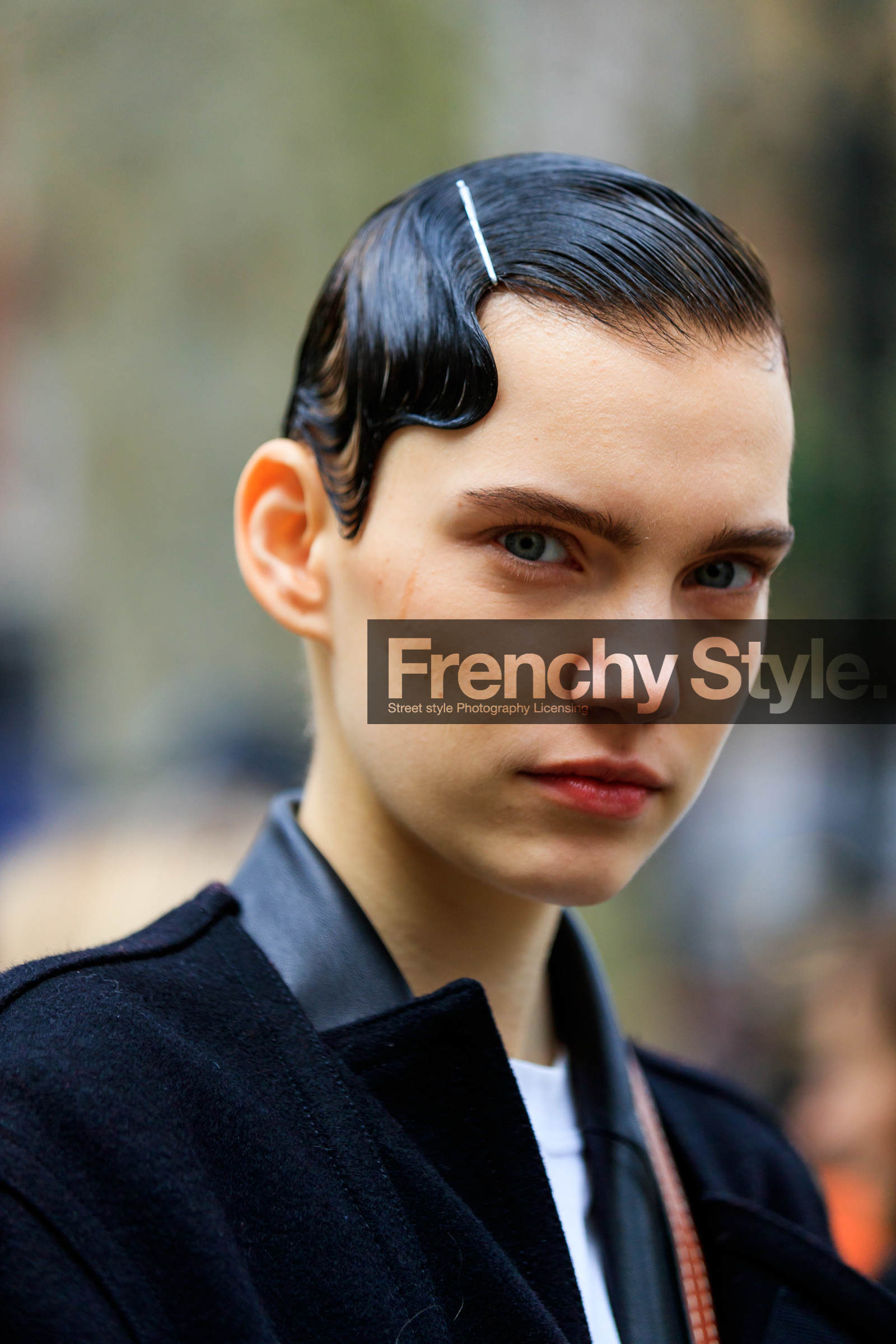 model, hair details, hair clip, make up, make up details, nude make up, close up detail, fashion week, frenchystyle, FW, jonathan paciullo, street style, LFW, LONDON, AUTUMN WINTER 2020-2021, FALL WINTER 2020-2021, FW 20-21, vertical, atmosphere details, detail