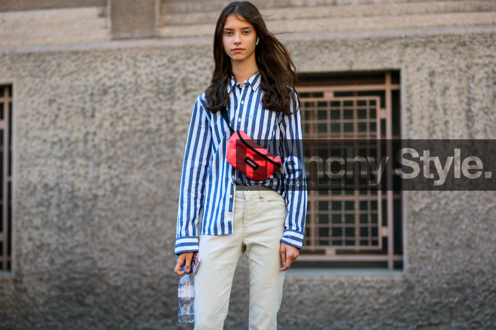 blue shirt, denim pants, eastpack, fanny pack, graphic shirt, jeans, leather bag, printed shirt, red bag, striped shirt, trousers, tucked in, white denim, fashion week, frenchystyle, FW, jonathan paciullo, street style, PFW, PARIS, atmosphere details, horizontal, detail, model, AUTUMN WINTER 2018-2019, FALL WINTER 2018-2019, FW 18-19