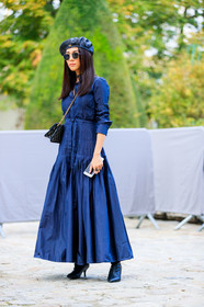 beret, black bag, black hat, black shoes, blue dress, christian dior, fashion week, frenchystyle, full length, FW, graphic bag, high heels, jonathan paciullo, leather bag, leather shoes, monogram, PARIS, PFW, printed bag, SPRING SUMMER 2018, SS 18, street style, sunglasses, vertical, yoyo cao