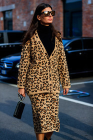 animal print, beige skirt, beige sweater, black turtleneck, graphic skirt, leopard, printed skirt, printed sweater, sunglasses, fashion week, frenchystyle, FW, jonathan paciullo, street style, MFW, MILAN, AUTUMN WINTER 2018-2019, FALL WINTER 2018-2019, FW 18-19, vertical, detail, atmosphere details, giovanna battaglia