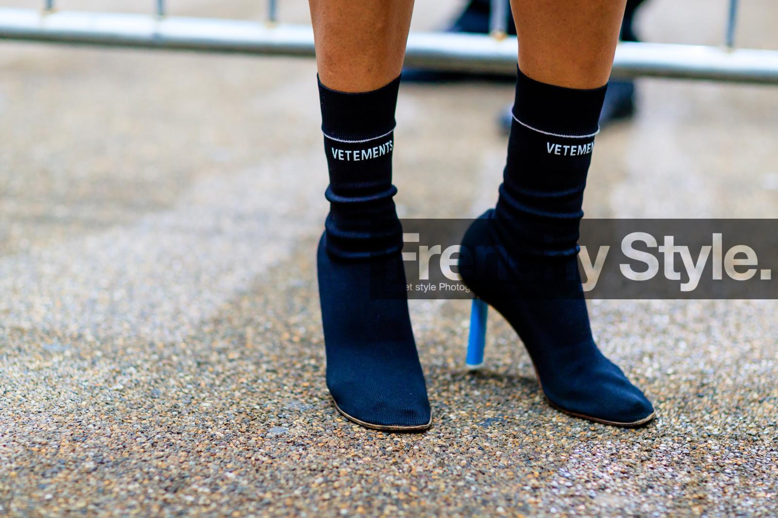 atmosphere details, black shoes, black socks, detail, fashion week, frenchystyle, FW, high heels, horizontal, jonathan paciullo, LFW, LONDON, SPRING SUMMER 2017, SS 17, street style, vêtements, woman