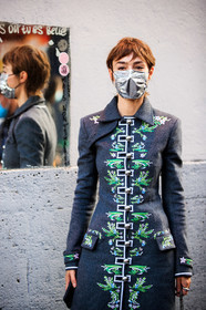 elsa muse, dark grey jacket, floral embroidered jacket, button jacket, paco rabanne jacket, paco rabanne coat, dark grey coat, floral embroidered coat, close up detail, covid face mask, PARIS, PFW, fashion week, frenchystyle, FW, jonathan paciullo, street style, SPRING SUMMER 2021, SS 21, vertical, atmosphere details, detail