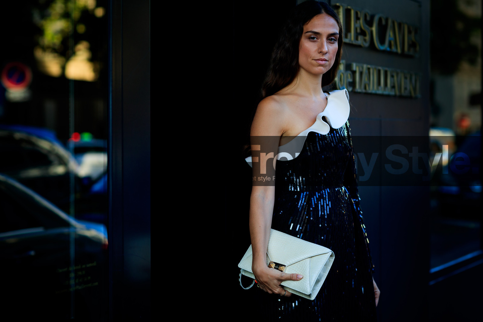 black and white, black dress, glitter, graphic dress, leather bag, one shoulder, printed dress, ruffles, sequined dress, shiny dress, valentino, white bag, PFW, fashion week, frenchystyle, FW, jonathan paciullo, street style, PARIS, horizontal, atmosphere details, detail, AUTUMN WINTER 2018-2019, FALL WINTER 2018-2019, FW 18-19, erika boldrin