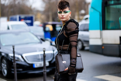 atmosphere details, AUTUMN WINTER 2017-2018, AW 17-18, black bag, black bra, black top, bracelet, brown bag, detail, eyeshadow, FALL WINTER 2017-2018, fashion week, frenchystyle, FW, FW 17-18, horizontal, jonathan paciullo, leather bag, PARIS, PFW, rings, see through, street style