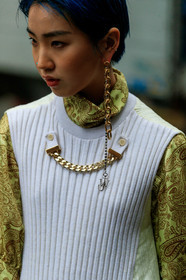 light green blouse, cachemere printed blouse, high collar blouse, white pullover, sleeveless pullover, chain details, chain earrings, golden earrings, strassed earrings, dangling earrings, j w anderson earrings, long earring, silvered earrings, close up detail, fashion week, frenchystyle, FW, jonathan paciullo, street style, LFW, LONDON, AUTUMN WINTER 2020-2021, FALL WINTER 2020-2021, FW 20-21, vertical, atmosphere details, detail