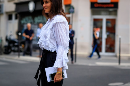 black pants, ruffles, white shirt, PFW, fashion week, frenchystyle, FW, jonathan paciullo, street style, PARIS, horizontal, atmosphere details, detail, AUTUMN WINTER 2018-2019, FALL WINTER 2018-2019, FW 18-19, Emmanuelle Alt