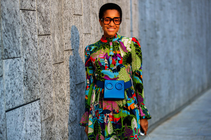 blue bag, fanny pack, floral, flowers, graphic dress, green dress, leather bag, multicolor dress, printed dress, short hair, sunglasses, tamu mcpherson, fashion week, frenchystyle, FW, jonathan paciullo, street style, MFW, MILAN, SPRING SUMMER 2019, SS 19, atmosphere details, horizontal, detail