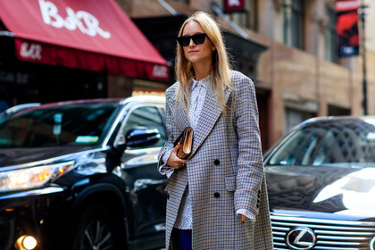 checked, glitter, graphic jacket, houndstooth pattern, leather bag, plaid, polka dot, printed jacket, printed shirt, shiny bag, sunglasses, tartan, white shirt, street style, jonathan paciullo, FW, frenchystyle, fashion week, NYFW, NEW YORK, AUTUMN WINTER 2018-2019, AW 18-19, FALL WINTER 2018-2019, FW 18-19, atmosphere details, horizontal, detail, Charlotte Groeneveld