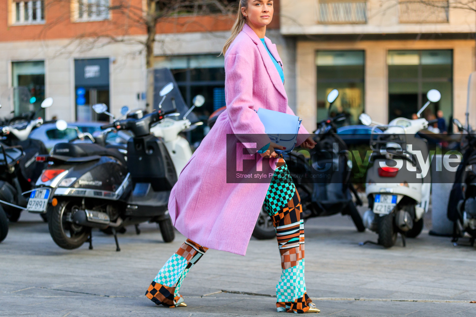 blue bag, blue pants, blue sweater, checked, graphic pants, leather bag, multicolor pants, nina suess, pink coat, plaid, printed pants, trousers, fashion week, frenchystyle, FW, jonathan paciullo, street style, MFW, MILAN, AUTUMN WINTER 2019-2020, AW 19-20, FALL WINTER 2019-2020, FW 19-20, atmosphere details, detail, horizontal