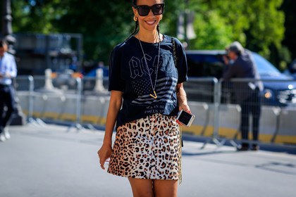 animal print, black t shirt, braids, céline, graphic skirt, leopard, necklace, printed skirt, printed t shirt, sunglasses, fashion week, frenchystyle, FW, jonathan paciullo, street style, PFW, PARIS, horizontal, atmosphere details, detail, AUTUMN WINTER 2018-2019, FALL WINTER 2018-2019, FW 18-19