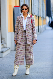 cachemere printed jacket, cachemere printed pants, white shirt, small sunglasses, metalic frame sunglasses, red leather bag, shoulder bag, etro bag, white leather boots, light beige jacket, light beige pants, red jacket, red pants, purple jacket, purple pants, fashion week, frenchystyle, FW, jonathan paciullo, street style, MFW, MILAN, AUTUMN WINTER 2020-2021, FALL WINTER 2020-2021, FW 20-21, vertical, full length