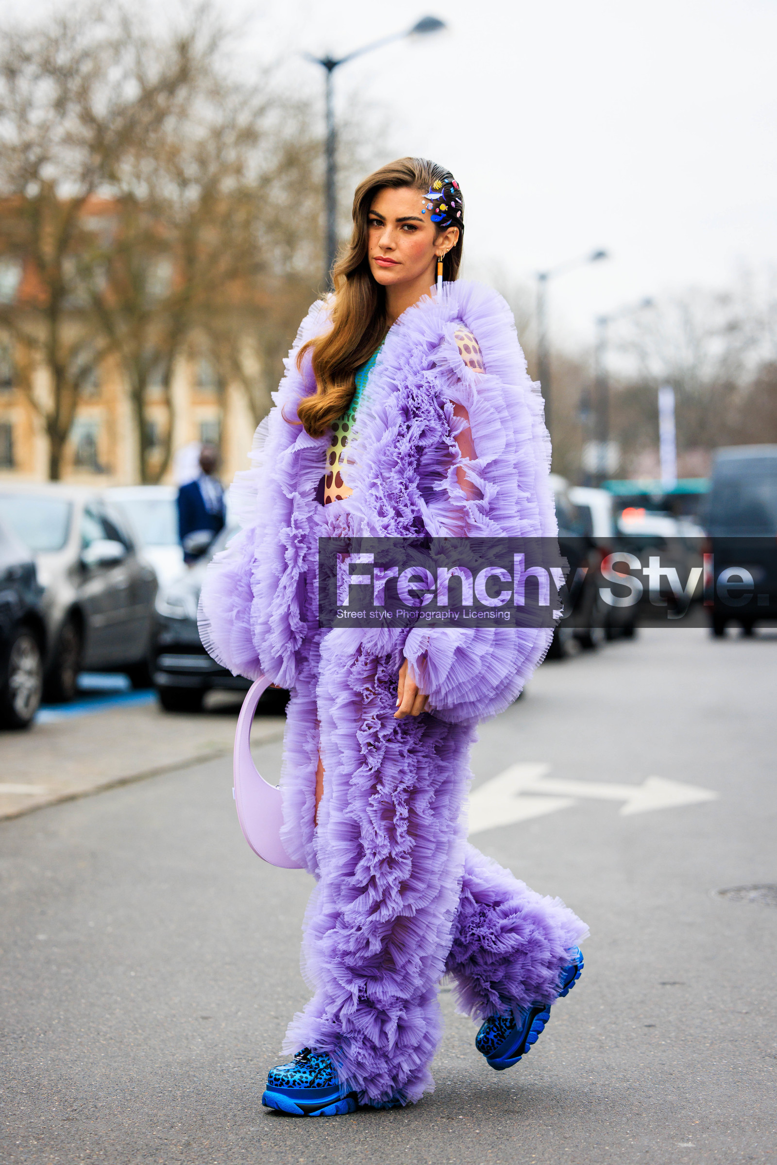 ruffles set, purple pants, purple jacket, coperni bag, purple bag, hair pins, cigar earrings, dots top, multicolor top, coperni, clara berry, street style, jonathan paciullo, FW, frenchystyle, fashion week, AUTUMN WINTER 2022-2023, FALL WINTER 2022_2023, FW 22-23, PFW, PARIS, full length, vertical