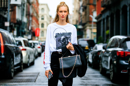 black bag, brown belt, brown pants, corduroy, graphic sweater, iphone, leather bag, leather belt, model, printed sweater, red lips, trousers, white sweater, street style, jonathan paciullo, FW, frenchystyle, fashion week, NYFW, NEW YORK, SPRING SUMMER 2019, SS 19, atmosphere details, horizontal, detail