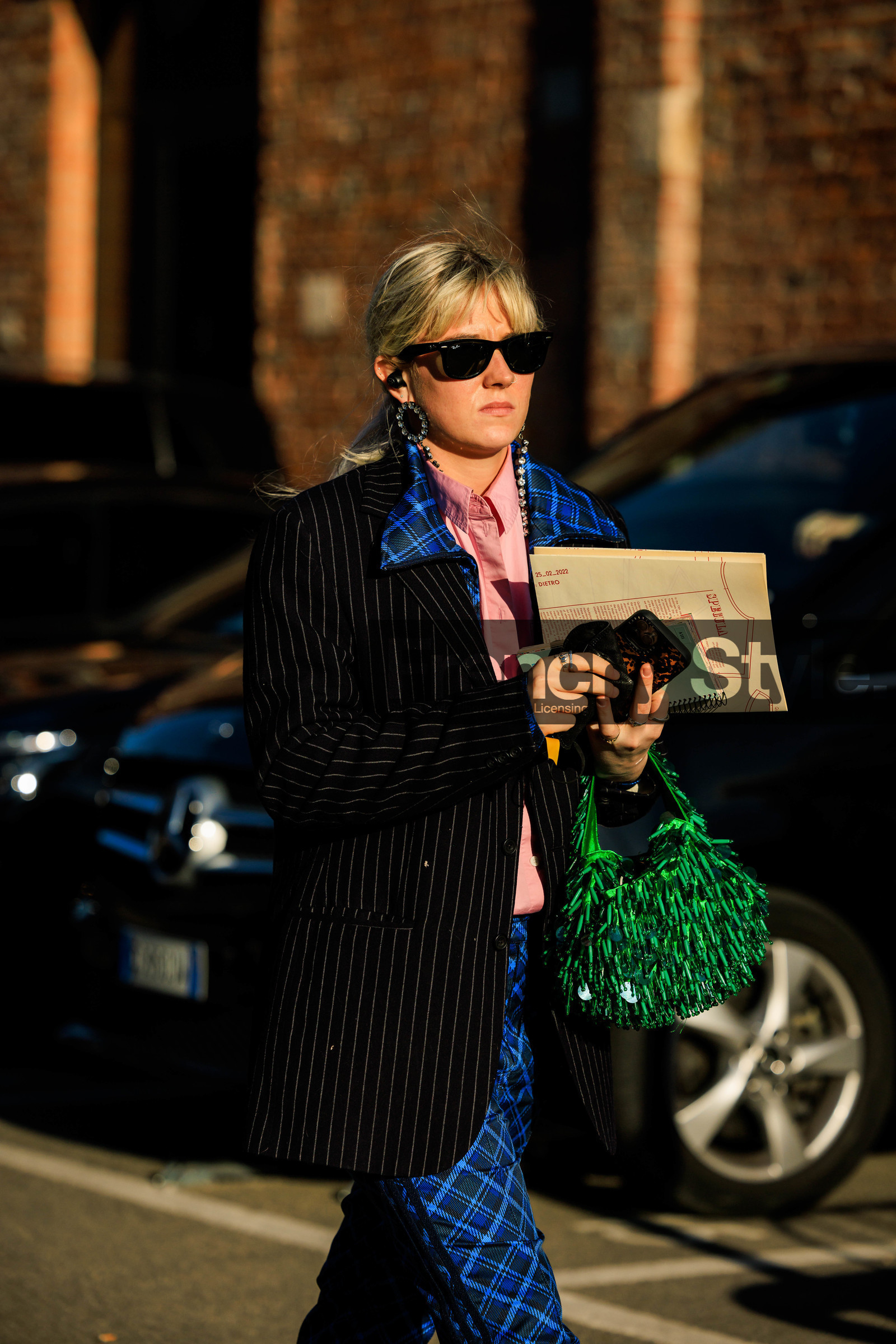 lined blazer, black blazer, printed shirt, blue shirt, black sunglasses, black loops, blue pants, printed pants, green, rayban sunglasses, bag, ruffle bag, handbag, fashion week, frenchystyle, FW, jonathan paciullo, street style, vertical, atmosphere details, detail