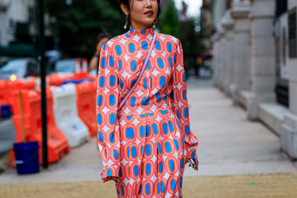 earrings, graphic dress, pink dress, printed dress, fashion week, frenchystyle, FW, jonathan paciullo, street style, NYFW, NEW YORK, SPRING SUMMER 2019, SS 19, atmosphere details, horizontal, detail