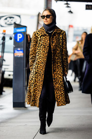 leopard print coat, animal print coat, furry winter look, dark sunglasses, black pants, black bamboo bag, gucci bamboo bag, gucci handbag, knit headcover, winter outwear, animal print look, black boots, jenny walton, fashion week, frenchystyle, FW, jonathan paciullo, street style, NYFW, NEW YORK, AUTUMN WINTER 2022-2023, FALL WINTER 2022_2023, FW 22-23, vertical, full length