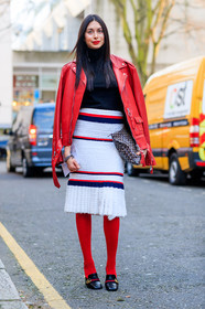 AUTUMN WINTER 2017-2018, AW 17-18, black shoes, black sweater, blue shoes, FALL WINTER 2017-2018, fashion week, frenchystyle, full length, FW, FW 17-18, goyard, gucci, high heels, jonathan paciullo, leather bag, leather jacket, leather perfecto, leather shoes, LFW, LONDON, monogram, off white, over the shoulder, pearls, pleated skirt, printed bag, red jacket, street style, tights, turtleneck sweater, vertical, white skirt