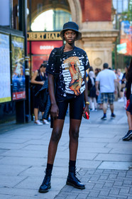 model, black hat, black t-shirt, printed t-shirt, cardi b t-shirt, black shorts, tight shorts, doc marteens shoes, black socks, black leather shoes, laced shoes, fashion week, frenchystyle, FW, jonathan paciullo, street style, vertical, full length