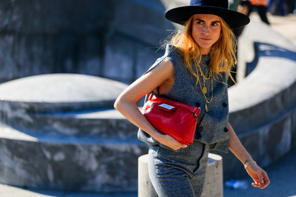 black bag, black jacket, checked, graphic skirt, green skirt, leather bag, leather jacket, molly and reese blustein, plaid, printed skirt, printed t shirt, tartan, white t shirt, PARIS, PFW, street style, jonathan paciullo, FW, frenchystyle, fashion week, AUTUMN WINTER 2019-2020, AW 19-20, FALL WINTER 2019-2020, FW 19-20, horizontal, atmosphere details, detail