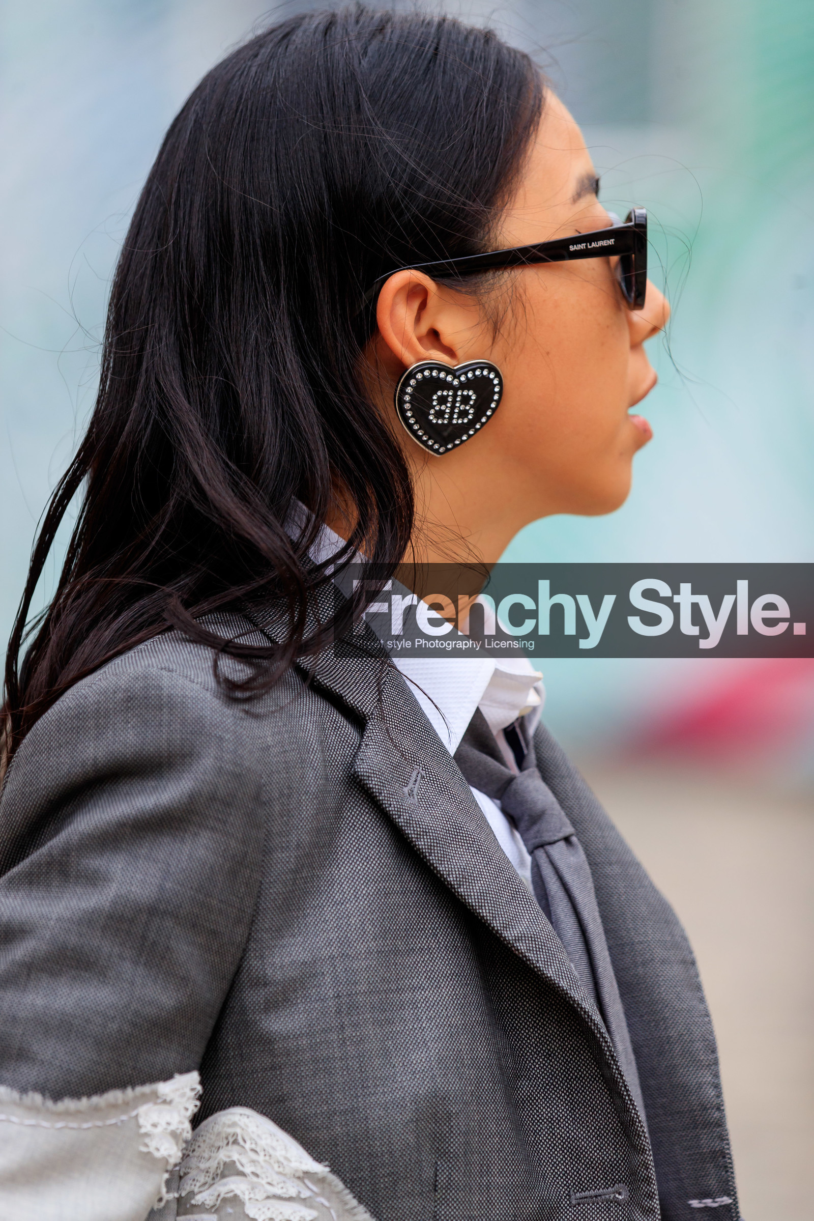 yuyu zhangzou, yuwei zhangzou, thom browne look, thom browne jacket, thom browne tie, thom browne shirt, saint laurent sunglasses, black sunglasses, black earrings, heart shape earrings, strassed earrings, grey jacket, grey tie, grey total look, fashion week, frenchystyle, FW, jonathan paciullo, street style, PFW, PARIS, SPRING SUMMER 2020, SS 20, horizontal, atmosphere details, detail