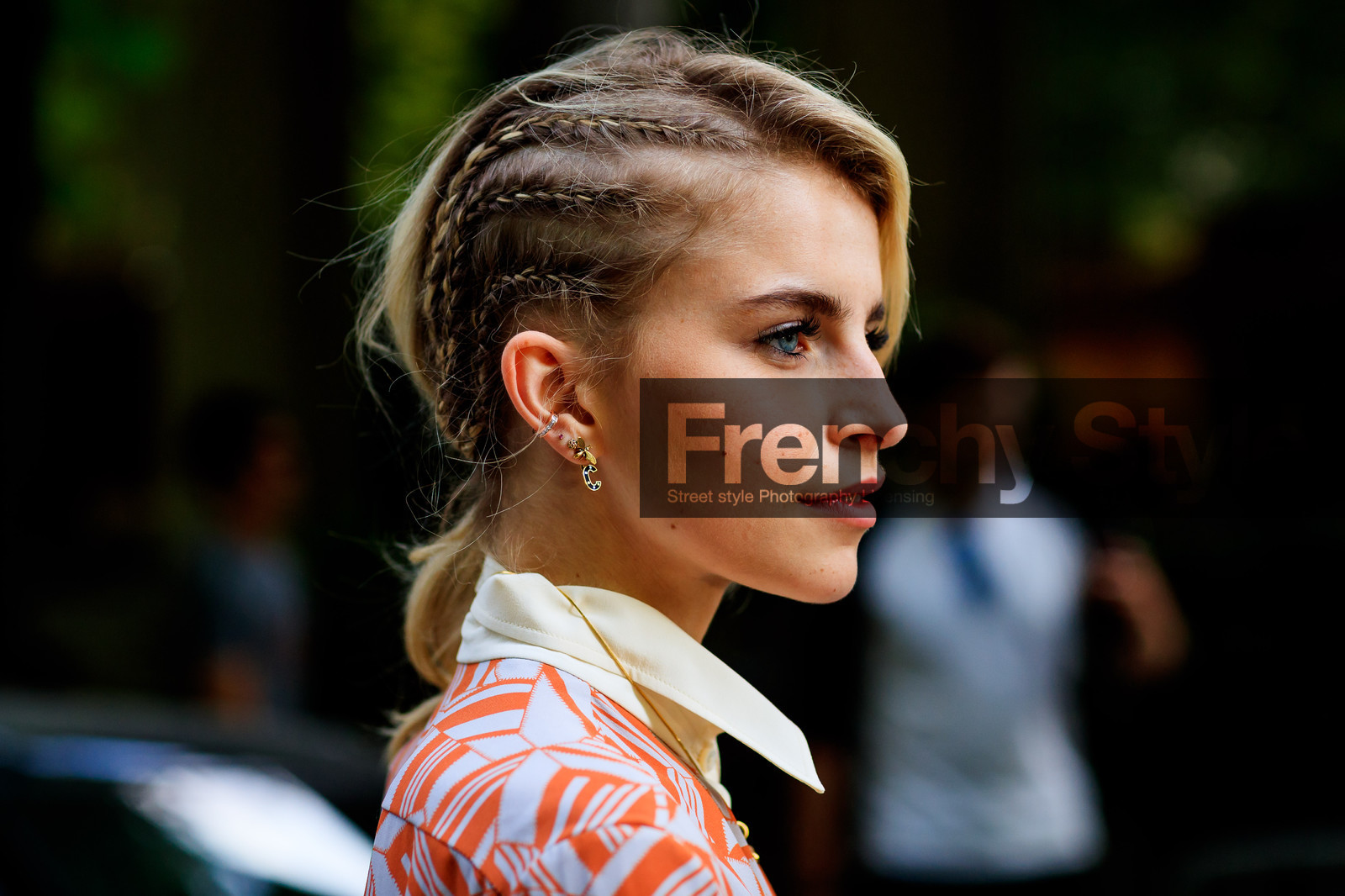 braids, earrings, graphic dress, orange dress, printed dress, fashion week, frenchystyle, FW, jonathan paciullo, street style, PFW, PARIS, horizontal, atmosphere details, detail, AUTUMN WINTER 2018-2019, FALL WINTER 2018-2019, FW 18-19, caro daur