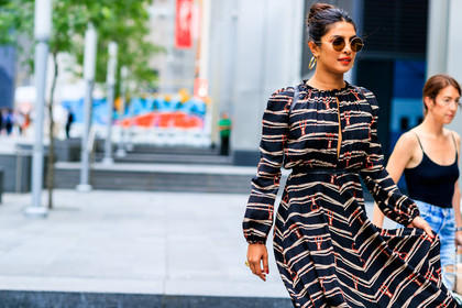 black belt, black dress, earrings, graphic dress, hermès, leather belt, printed dress, sunglasses, street style, jonathan paciullo, FW, frenchystyle, fashion week, NYFW, NEW YORK, SPRING SUMMER 2019, SS 19, atmosphere details, horizontal, detail