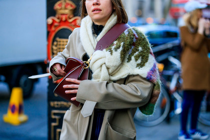 beige coat, beige sweater, bordeaux, burgundy, leather bag, red bag, street style, jonathan paciullo, FW, frenchystyle, fashion week, LFW, LONDON, AUTUMN WINTER 2019-2020, AW 19-20, FW 19-20, FALL WINTER 2019-2020, horizontal, atmosphere details, detail