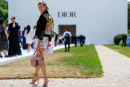 christian dior, embroideries, graphic bag, graphic skirt, high heels, leather bag, leather shoes, multicolor jacket, printed bag, printed skirt, silver skirt, fashion week, frenchystyle, FW, jonathan paciullo, street style, PFW, PARIS, horizontal, atmosphere details, full length, AUTUMN WINTER 2018-2019, FALL WINTER 2018-2019, FW 18-19, helena bordon