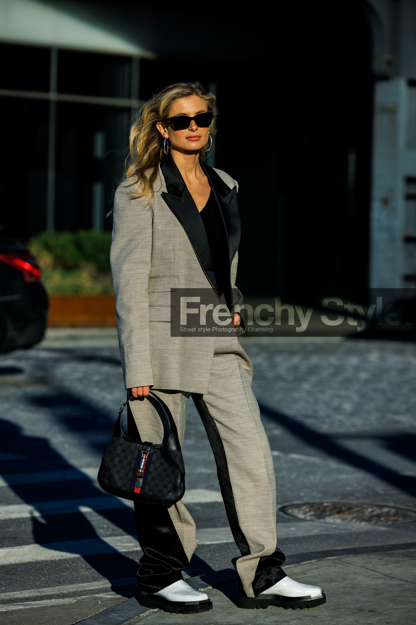 details, full black look, black pants, white striped pants, dual toned suit, grey suit, gucci logo bag, gucci handbag, black handbag, white boots, white shoes, black sunglasses, silver loops, silver earrings, silver creole, black tanktop, xenia adonts, street style, jonathan paciullo, FW, frenchystyle, fashion week, NYFW, NEW YORK, AUTUMN WINTER 2022-2023, FALL WINTER 2022_2023, FW 22-23, vertical, full length