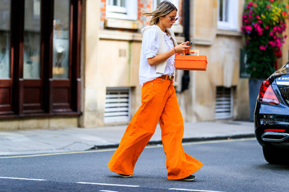 denim pants, jeans, leather bag, orange bag, orange pants, ruffles, sunglasses, trousers, white shirt, wide pants, fashion week, frenchystyle, FW, jonathan paciullo, street style, LFW, LONDON, SPRING SUMMER 2019, SS 19, atmosphere details, horizontal, full length