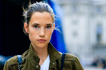 atmosphere details, detail, fashion week, frenchystyle, FW, green jacket, horizontal, jonathan paciullo, LFW, LONDON, model, SPRING SUMMER 2017, SS 17, street style, woman