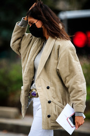 Emmanuelle Alt, beige jacket, velvet jacket, golden buckle belt, stone belt, close up detail, isabel marant jacket, covid face mask, fashion week, frenchystyle, FW, jonathan paciullo, street style, PFW, PARIS, SPRING SUMMER 2021, SS 21, vertical, atmosphere details, detail