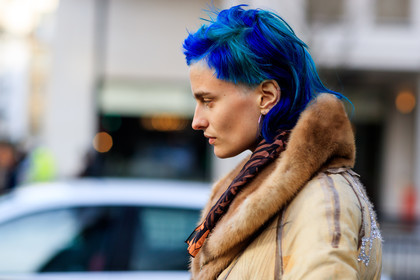 beige coat, blue hair, brown scarf, dyed hair, leather jacket, printed scarf, shearling, fashion week, frenchystyle, FW, jonathan paciullo, street style, LFW, LONDON, AUTUMN WINTER 2018-2019, AW 18-19, FALL WINTER 2018-2019, FW 18-19, horizontal, atmosphere details, detail, portrait, model