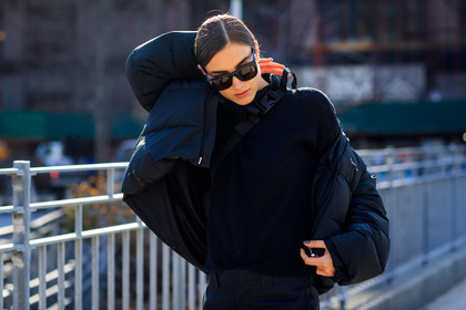 black jacket, black pants, black sweater, down jacket, sunglasses, tone on tone, total look black, trousers, fashion week, frenchystyle, FW, jonathan paciullo, street style, NYFW, NEW YORK, AUTUMN WINTER 2018-2019, AW 18-19, FALL WINTER 2018-2019, FW 18-19, atmosphere details, horizontal, detail, model